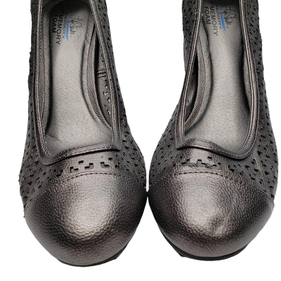 Life Stride | Metallic Pewter Almond Toe Slip On Memory Foam Flex Pumps Womens 8 - Picture 3 of 13